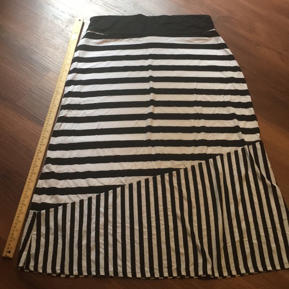 Faded Glory Dresses & Skirts - Black and white maxi skirt size 2x(20)